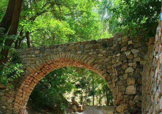 کلیسای سن استپانوس جلفا، عبادتگاهی زیبا در قلب کوهستان