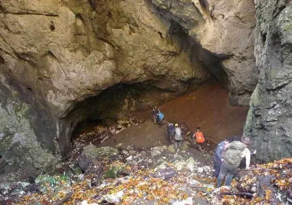 غار آویشوی