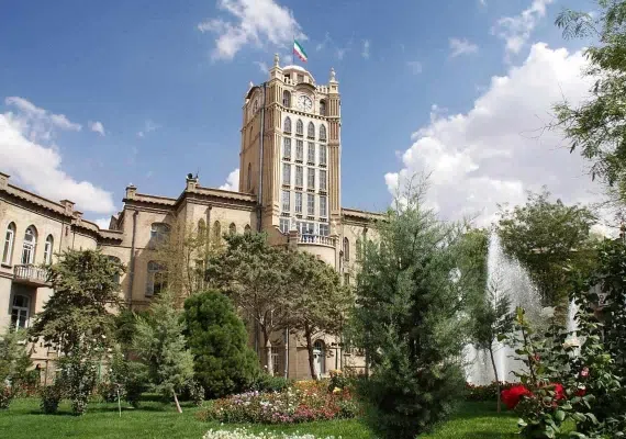 کاخ موزه شهرداری تبریز، کاخی در شهر نخستین ها