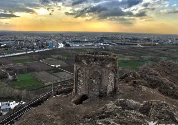 برج نقاره خانه، برجی با هویت نامشخصی