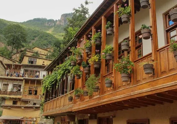 ماسوله؛ دیار خانه های زرد رنگ و گلدان های شمعدانی