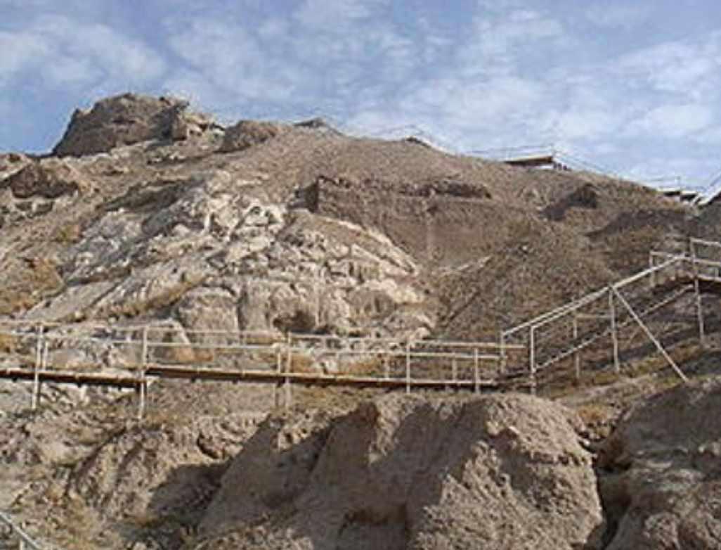 برج نقاره خانه، برجی با هویت نامشخصی