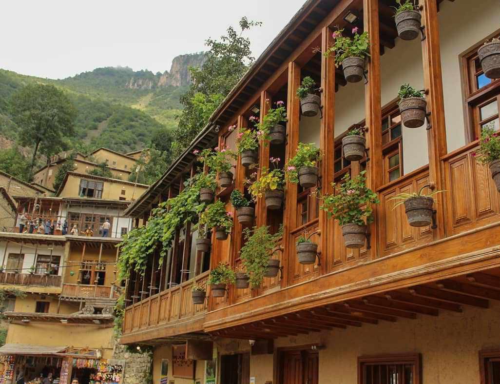 ماسوله؛ دیار خانه های زرد رنگ و گلدان های شمعدانی