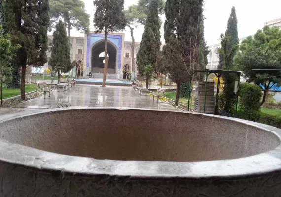 مدرسه صدر بازار اصفهان