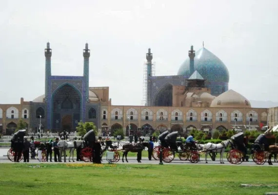 مسجد امام اصفهان، شاهکار آبی رنگ صفوی