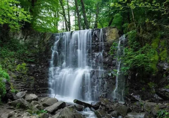 آبشار لونک، آبشاری در ییلاقات زیبای گیلان