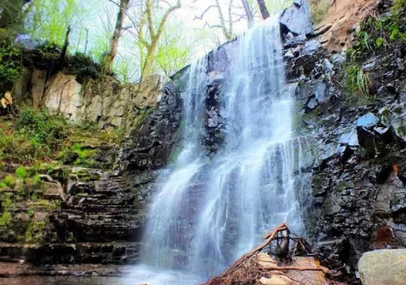 آبشار لونک، آبشاری در ییلاقات زیبای گیلان