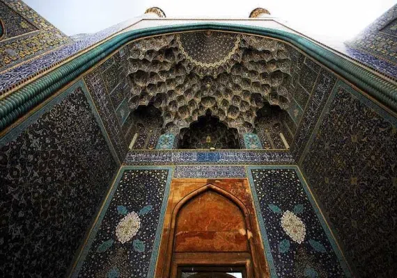 مسجد امام اصفهان، شاهکار آبی رنگ صفوی