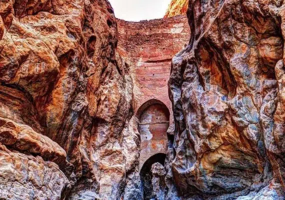 طاق شاه عباسی طبس