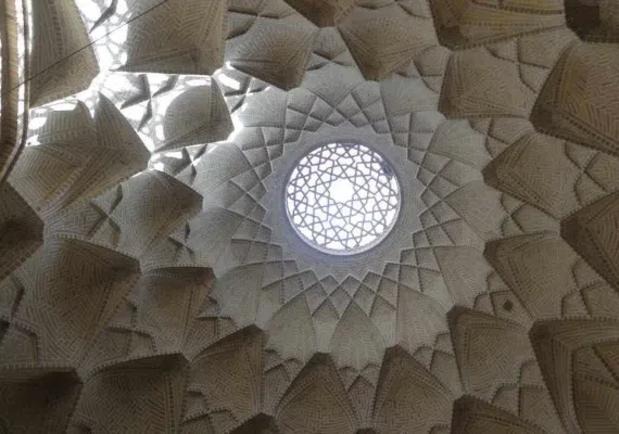 بازار خان در یزد، پویا و فعال