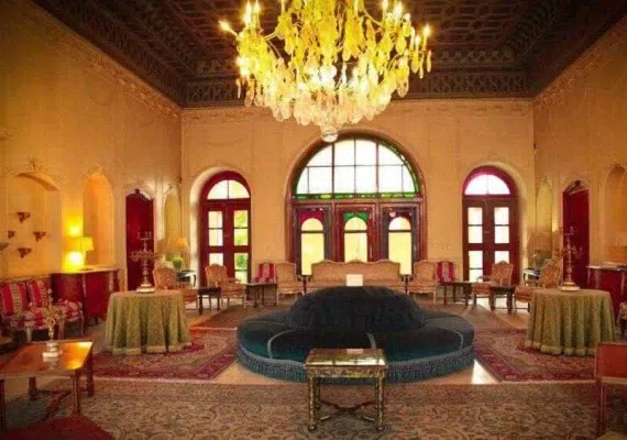 باغ و موزه نظامی عفیف آباد