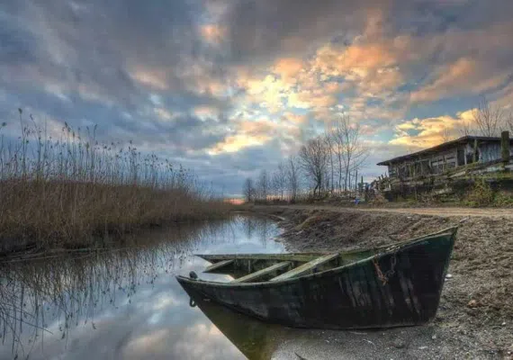 تالاب انزلی کجاست؟