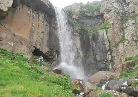 آبشار ورزان کجاست