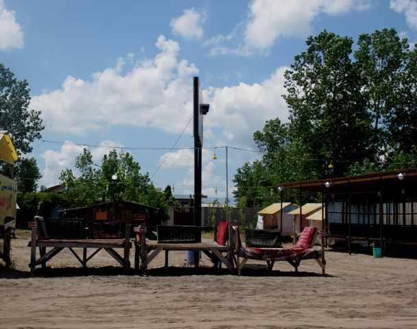 منطقه ساحلی حاجی بکنده کجاست