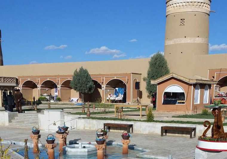 ارگ شیخ بهایی، هفت برج خارون