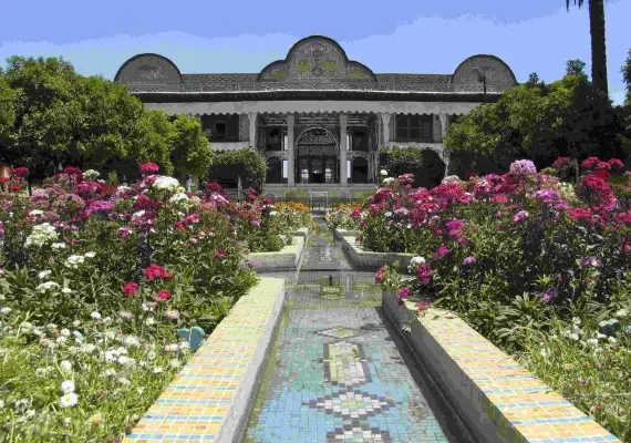 نارنجستان قوام و موزه قوام