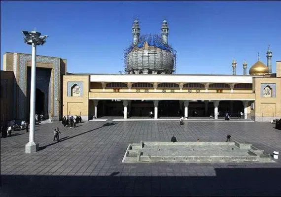 مسجد اعظم قم، صاحب عظیم ترین لوستر جهان