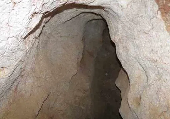 غار خاگینه نماد زیبایی در دل کوه