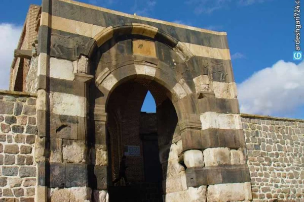 دروازه سنگی خوی