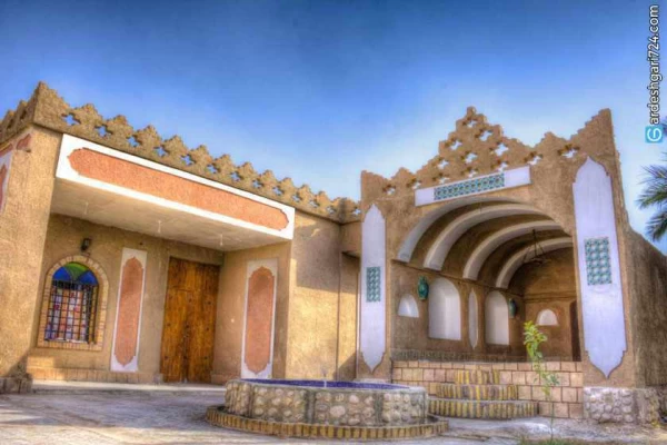 اقامتگاه بومگردی عمونوروز طبس