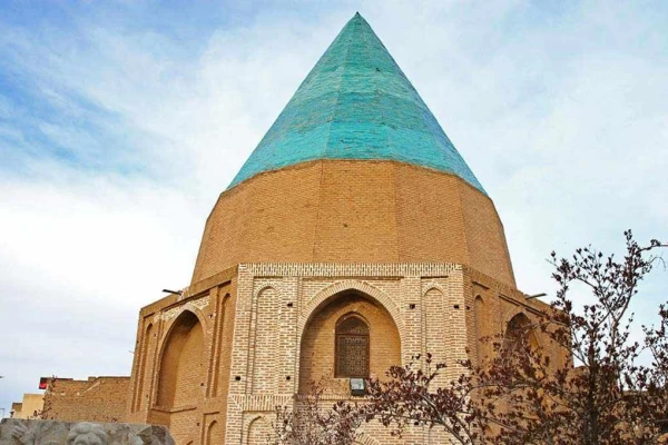گنبد سبز قم کجاست؟