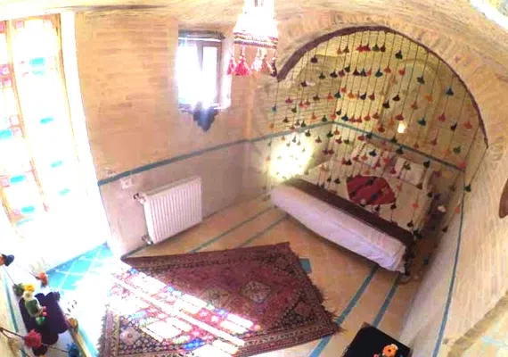 اقامتگاه بوم گردی عمارت هفت رنگ شیراز