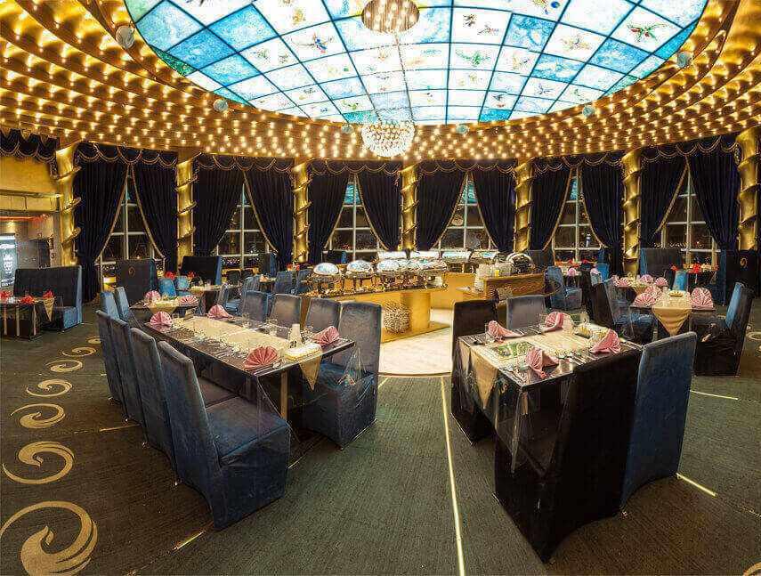 مجتمع تجاری تفریحی سیرنگ، تنها رستوران گردان استان قم