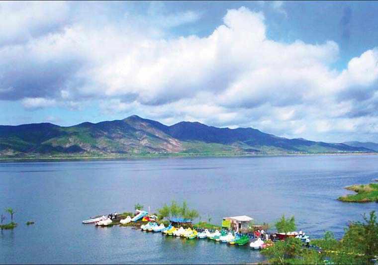 دریاچه زریوار (زریبار) مریوان کجاست