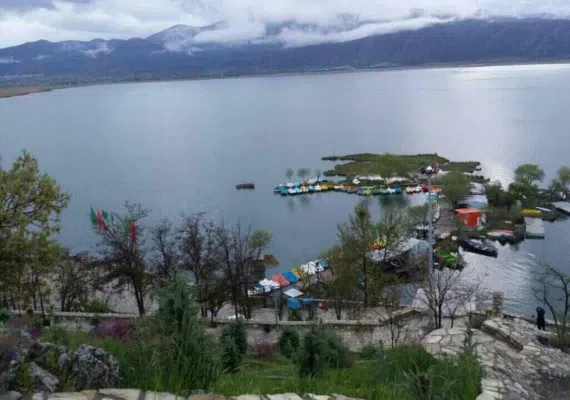 دریاچه زریوار (زریبار) مریوان کجاست