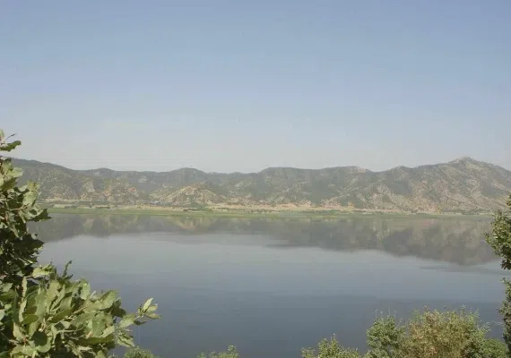 دریاچه زریوار (زریبار) مریوان کجاست