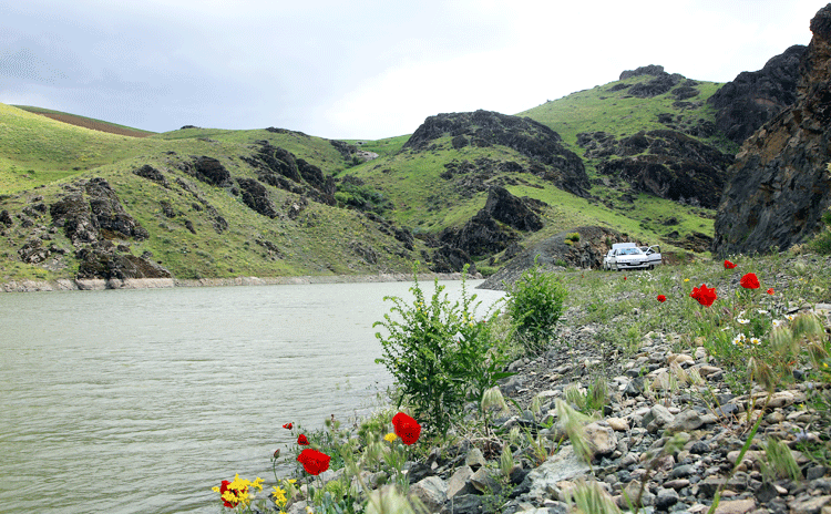 دریاچه سد وحدت