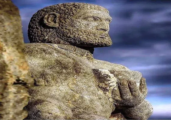 مجسمه هرکول