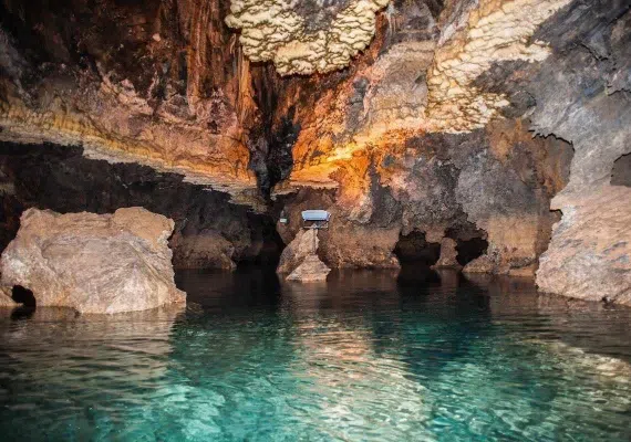 غار قوری قلعه