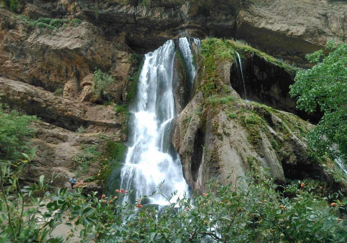 آبشار آب سفید الیگودرز کجاست؟