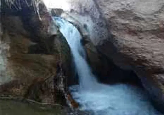 آبشار وغار زیبای لادیز