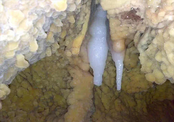 غار سراب همدان