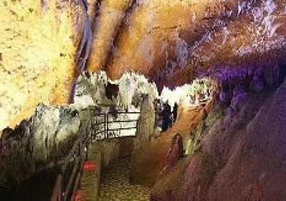 غار سراب همدان