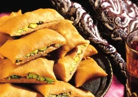 سوغات قم، به جز سوهان قم چی بخریم؟ + عکس