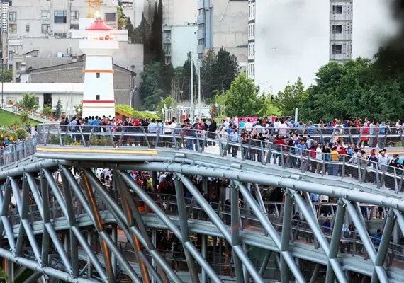 پل طبیعت تهران کجاست