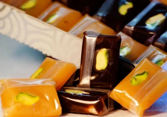 سوغات تبریز | کامل ترین لیست| از صنایع دستی تا انواع شیرینی