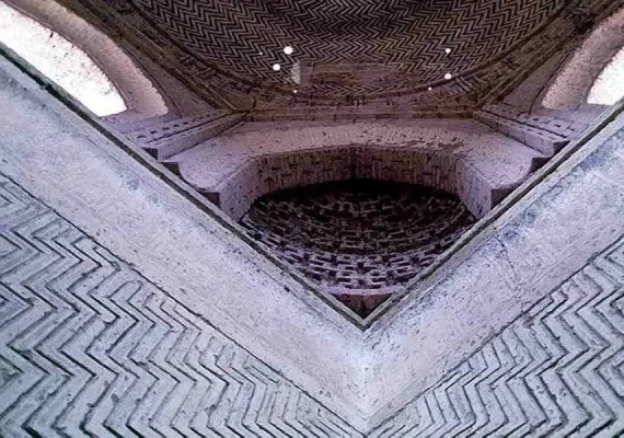 محوطه تاریخی سنگ بست و مقبره ارسلان جاذب
