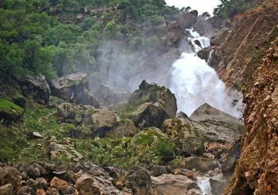 آبشار نگین