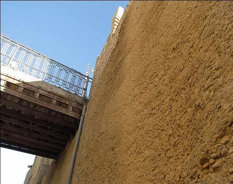 خندق های سنگی قلعه سرورخان