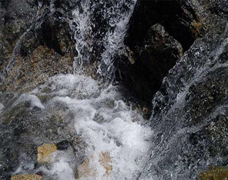 آبشار اسطرخی