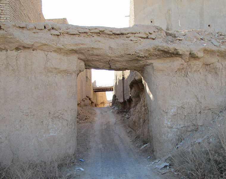 خندق های سنگی قلعه سرورخان