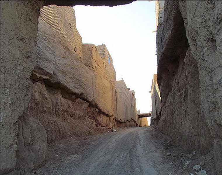 خندق های سنگی قلعه سرورخان
