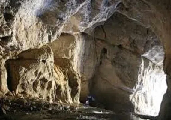 غار قندیلی شیر بند دامغان