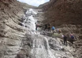 آبشار برگ جهان
