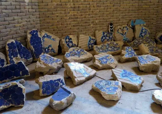 مسجد کبود تبریز، نگین لاجوردی ایران