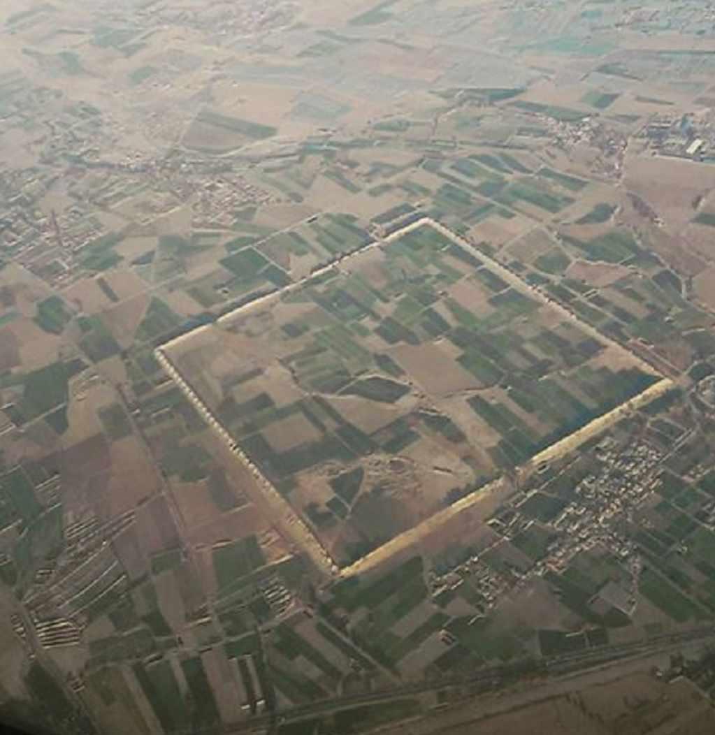 قلعه بی مانند خشت خام ایرج